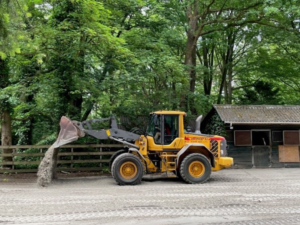 Afgraven En Egaliseren Van De Paardenbak